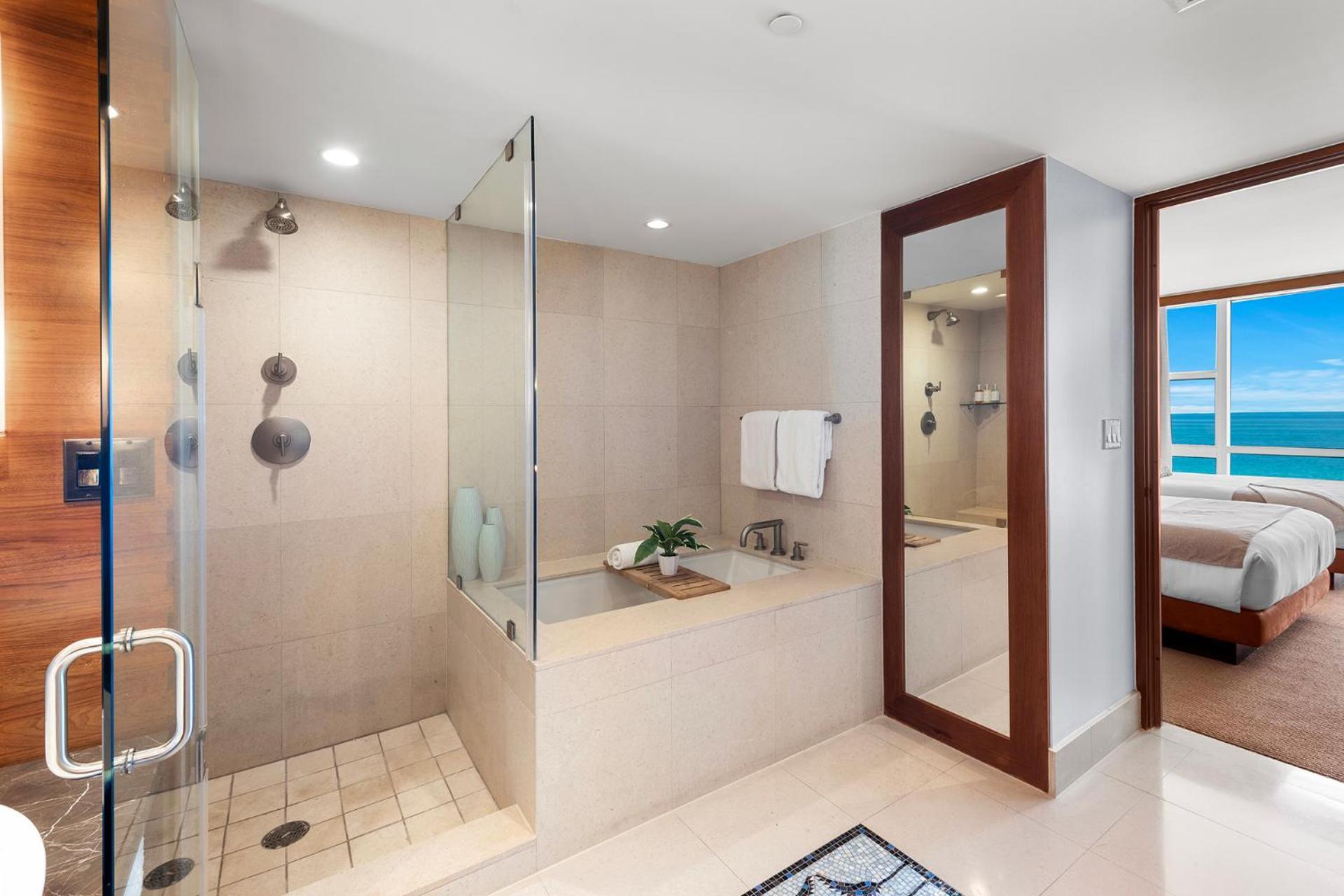 2 Bedroom Private Residence At Carillon Miami Resort -522 Маями Бийч Екстериор снимка